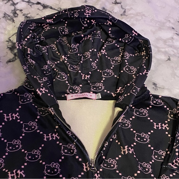 🎀 Hello Kitty Luxe Velour Cropped Hoodie - Picture 4 of 7